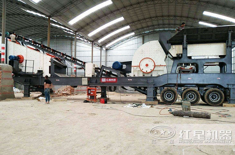 一飽眼福！四條時(shí)產(chǎn)200噸的機(jī)制砂生產(chǎn)線(xiàn)作業(yè)現(xiàn)場(chǎng)